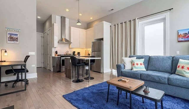 Chicago-Themed 1BR in a Central Spot near Downtown
