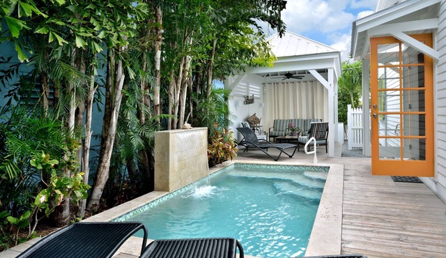 ~ Chick-A-Pea Cottage ~ Enjoy Key West’s charisma, with a pool, and parking!