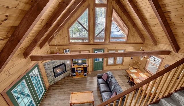 Chickadee Cabin (Hocking Hills area)