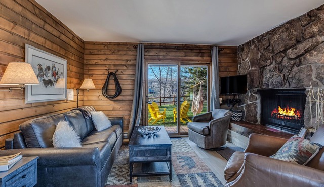 Chickadee - Mountain modern cabin on the Elk River