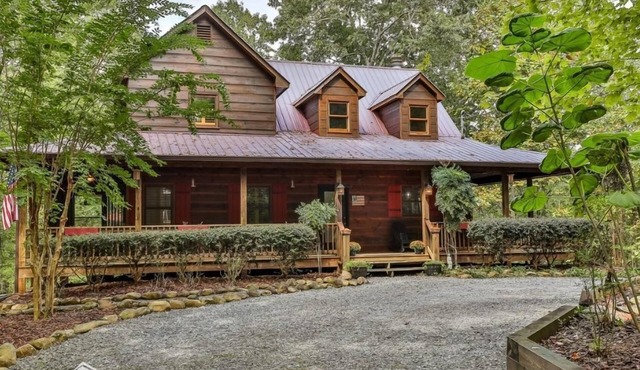Chicken Coop-3/3, Paved Roads, hot tub, dog friendly, FENCED, WIFI, 5 acres