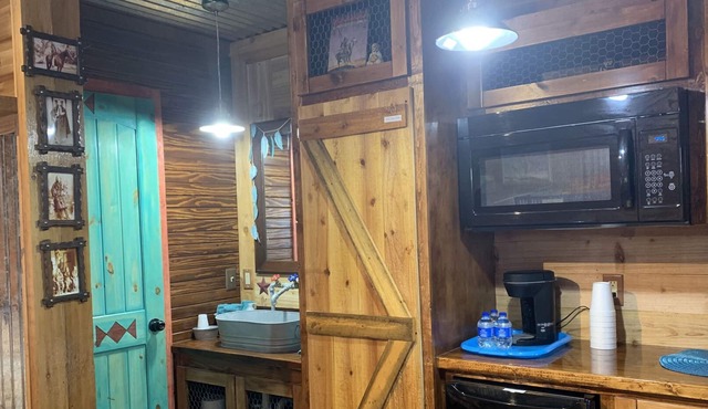 Chief Cabin at The Lazy Buffalo Explore the Wichita Mountains Relax & Unwind