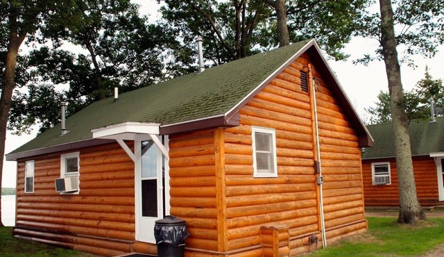Chief Lake Lodge Resort Cabin #4