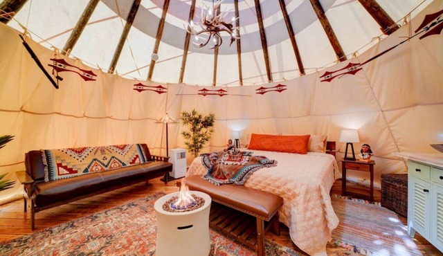 Chief's Lodge · Luxury Glamping Teepee w/King Bed on private Mtn!