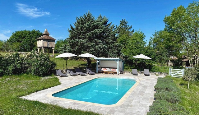 Child and pet friendly Stone Farmhouse with private heated pool on 2 acres