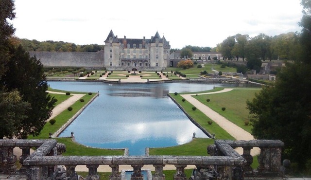 Child friendly gîtes, secure heated pool, toddlers play zone, beach 35 mins