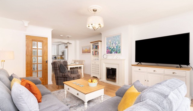 Child friendly house with private parking near the Mumbles seafront.