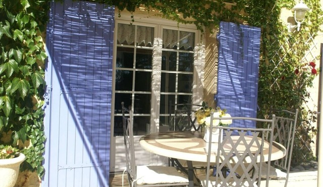 Child-friendly villa with swimming pool in Piolenc