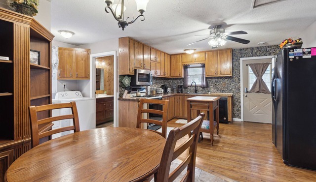 Child/Infant/Pet friendly, Close to the Beach/Trails, Multiple Trailer Parking!