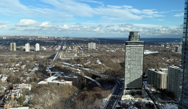 Chill and cozy room with great view in the heart of downtown