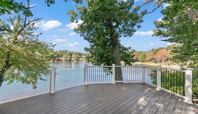 Chill by the Lake in a Tranquil & Quiet Area