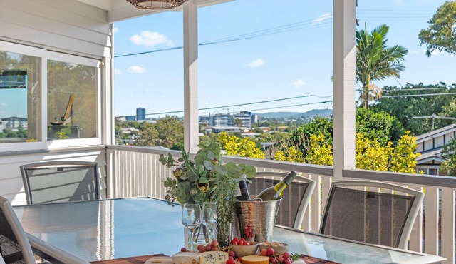 Chill Camp Hill Brisbane is a family friendly property, ideal for longer stays