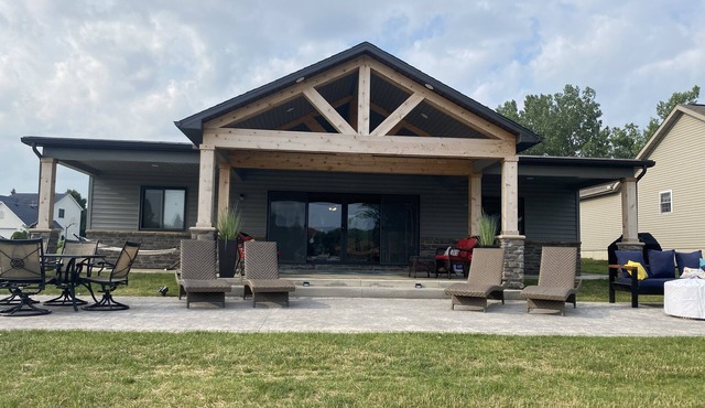 Chillaxin ~ Beautiful Lakefront Home on Coldwater Lake
