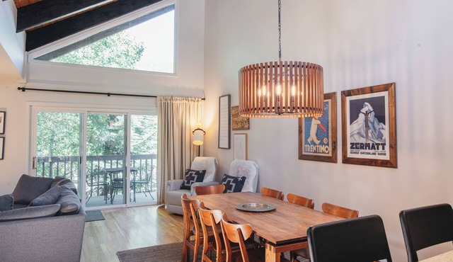 'Chillside Chalet' Modern West Vail Townhouse!