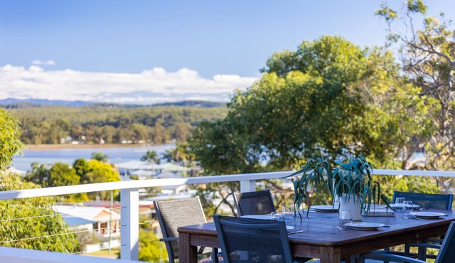 Chilltown - Coastal Escape with Lake and Mountain Views