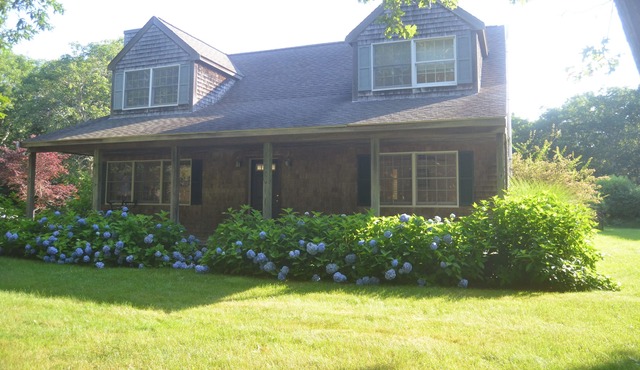 Chilmark House in Quansoo With Pool