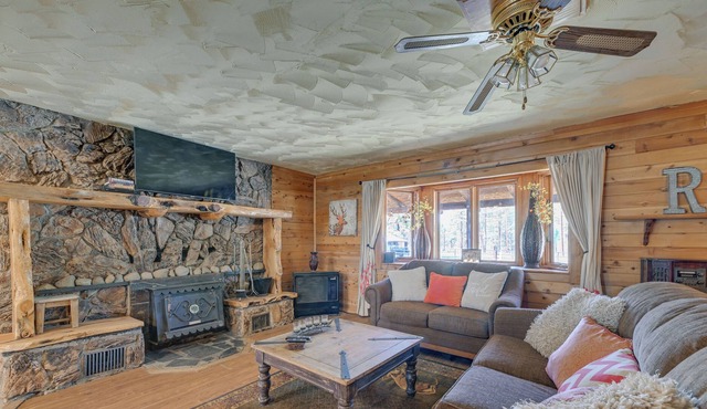 Chiloquin Vacation Rental on 100 Acres of Land!