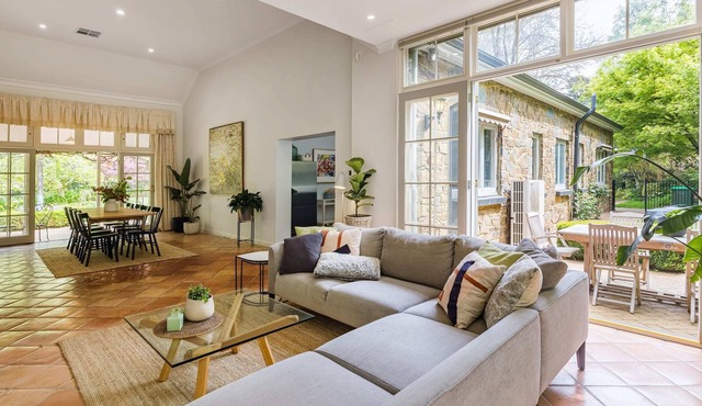 CHILTERNS OF STIRLI - Adelaide Hills Wonderland