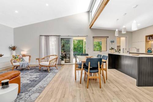 'Chimney Cottage' Family Gem where Beach meets Port