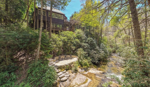 Chimney Creek Lodge: Private Creek & Waterfalls | Luxury Home in Catatoga