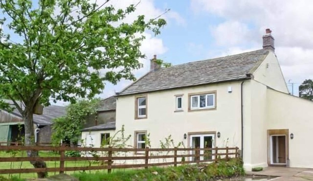 CHIMNEY GILL, family friendly, character holiday cottage in Penrith