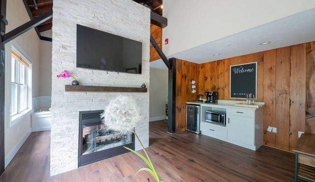 Chimney Hill - 03) Second Floor Suite 3