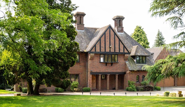 Chimneys Hot Tub Country Escape