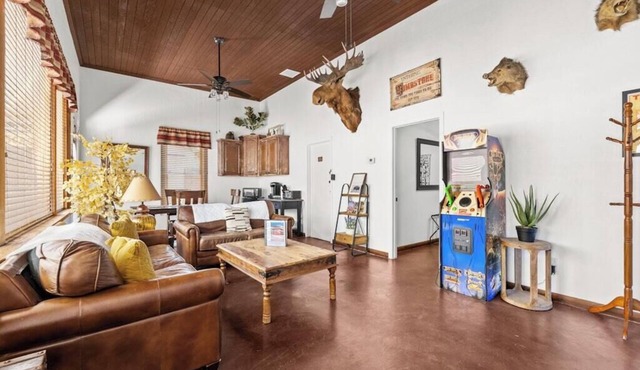 China Mary Inn: "Doc Holliday Suite" Charming 2-bedroom in heart of Tombstone
