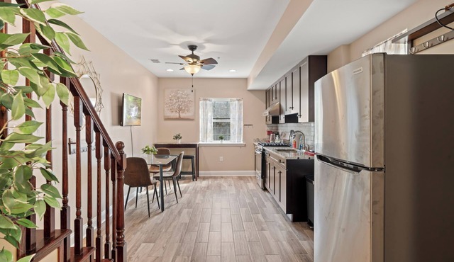 Chinatown Bi-Level 2BR Apartment + Basketball Court