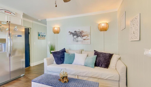 Chincoteague Apartment with Deck Walk to Waterfront