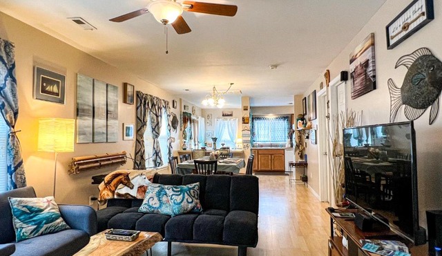 Chincoteague Island Beach House - Sir Whelk-A-Lot - New! - Downtown Location! Bikes & Yaks Included!