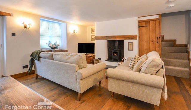 Chinery-Smith Cottage - sleeps 6 guests in 3 bedrooms