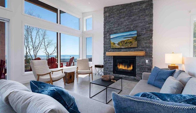 Chinook 166: Hot Tub, River Views & Summer Terrace