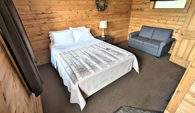 Chip-Wa Lodging Room 1