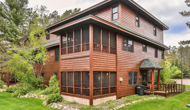 Chippewa Retreat - Den