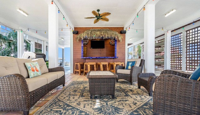 Chiquita Escape - Canal Front Retreat