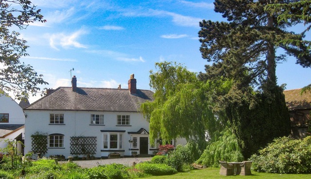 CHIRKENHILL FARM, family friendly, with open fire in Malvern