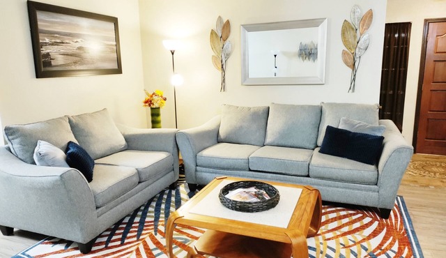 CHISHOLM CHARM.Lokal Estates