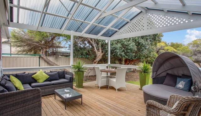 Chiton Beach Retreat—Hamptons Elegance by the Sea