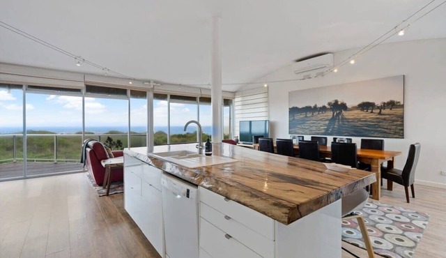 Chiton Breeze - Seagull Ave Hayborough