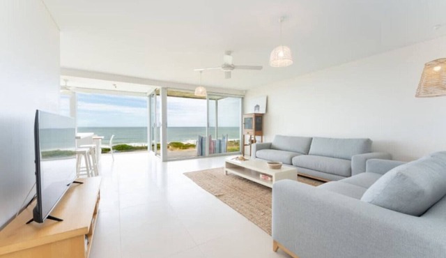 Chiton On The Rocks- Breathtaking Views- Free WIFI