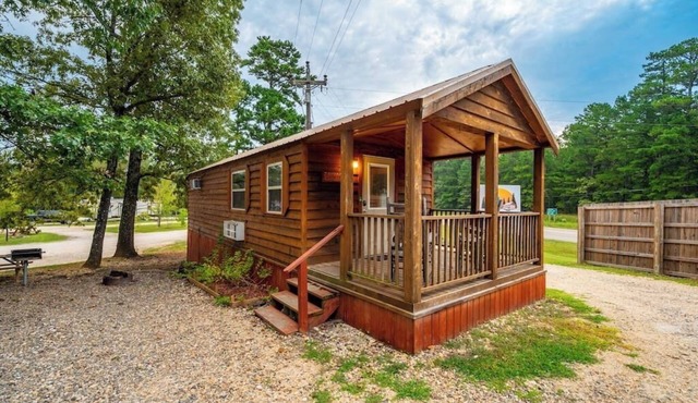 Choctaw: Sleep 4, Tiny Cabin, Pets, Near Park/Lake