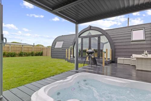 Choller Lodges - The Barn House With Hot Tub