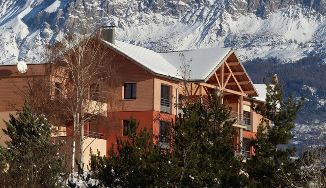 Chorges, Lac de Serre Ponçon, Clos des Ecrins, luxury apartment, 8 people
