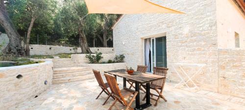 Chrisanthi's Cottage