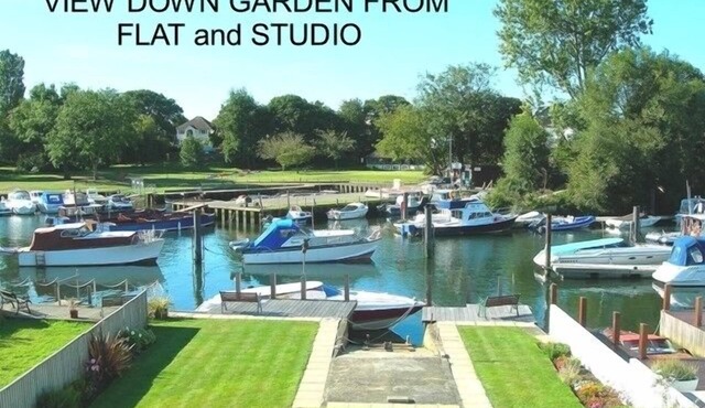 CHRISTCHURCH RIVERSIDE FLAT- fishing available