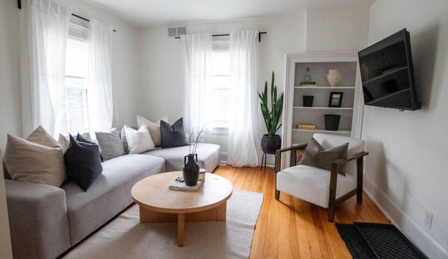 Christie Corner I:Feel at home while you stay, eat and relax