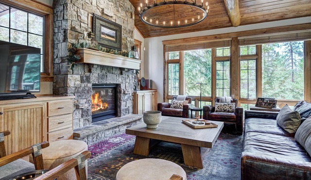 Christie Heights Elegant Retreat - Incredible Mountain Home Close to Slopes, Hot Tub, Pool Table