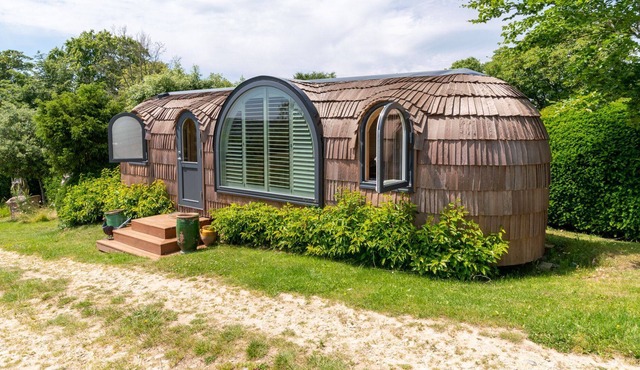 Christie's Cabin, Euridge - sleeps 2 guests in 1 bedroom