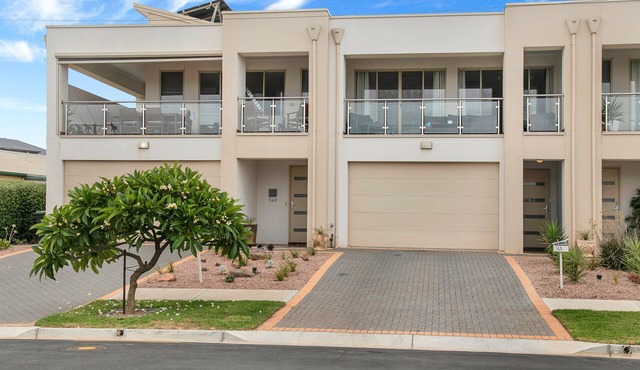 Christies Beach Exclusive Townhouse II